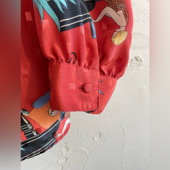 Beautiful Vintage DVF blouse - Picture 4 of 15